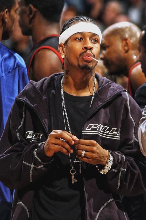 又遭伤病魔咒！浓眉腹股沟痉挛提前退赛 专家详解伤情恐休战3-6周（伤病再度袭来！浓眉腹股沟痉挛半途退场，专家称或需缺阵3至6周）