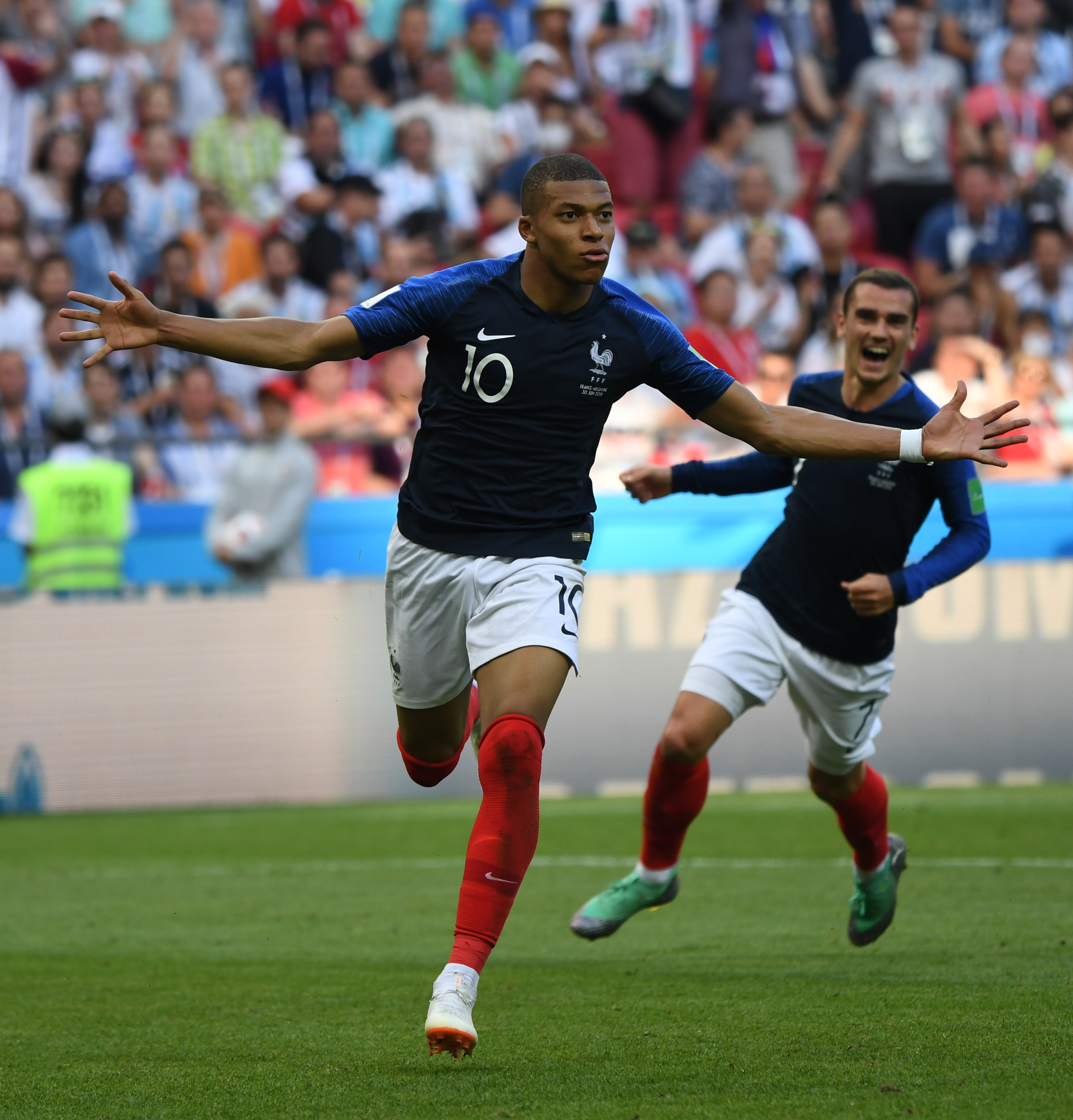 世亚预半场：布鲁诺开场失良机，伊拉克0-0阿联酋（世亚预半场：布鲁诺开场失机，伊拉克与阿联酋暂互交白卷）