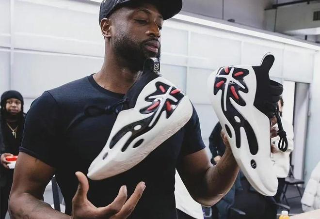 穆里尼奥提前送出圣诞礼物？两小将欧冠迎本菲卡一线队首秀（欧冠对阵本菲卡，穆里尼奥提前送“圣诞礼”：两名小将完成一线队首秀）