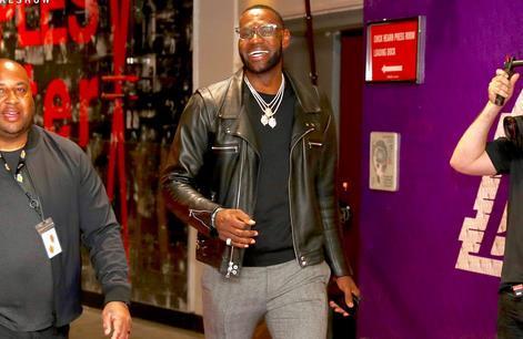 阿森纳3-1拜仁破其不败金身，马杜埃凯首球诺伊尔失误送礼（阿森纳3-1力挫拜仁终结不败，马杜埃凯处子球破门，诺伊尔低级失误送礼）