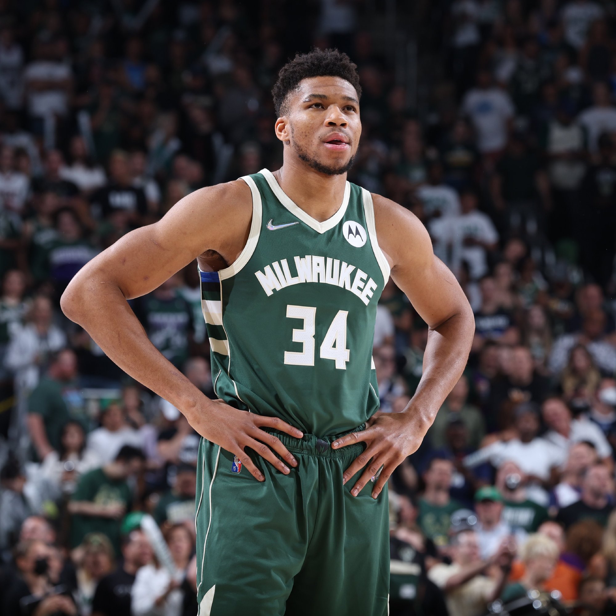 卡马拉6记三分刷新生涯新高，砍下赛季新高的21分（卡马拉飙进6记三分创生涯纪录，拿下赛季新高21分）