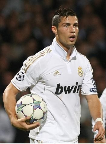 记者：阿隆索与多名皇马球员沟通过，表示愿意调整战术风格（记者：阿隆索已与多位皇马球员交流，愿调整战术打法）