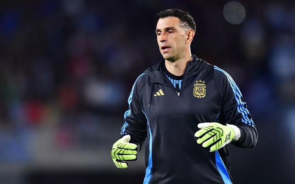 招牌绝技！亚历山大底线突破漂移后仰命中 雷霆打停马刺（看家本领！亚历山大底线突破飘逸后仰命中，雷霆逼停马刺）