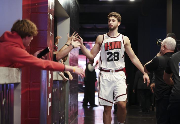 快船惨遭18分逆转！登卡空砍54分 近19战16败跌至西部倒数第二（快船遭18分大逆转！登卡轰54分仍无力回天 近19战16负跌至西部倒数第二）