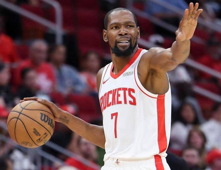 山西队喜迎新外援迪亚洛（迪亚洛正式加盟山西队，成为球队新外援）