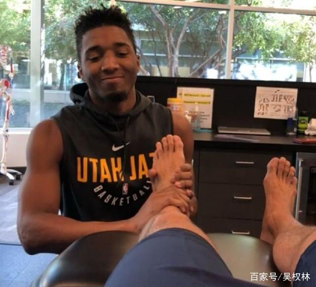 欧冠积分榜：阿森纳继续全胜领跑，拜仁3分之差位列第二（欧冠积分榜更新：阿森纳保持全胜领跑，拜仁以3分之差居第二）