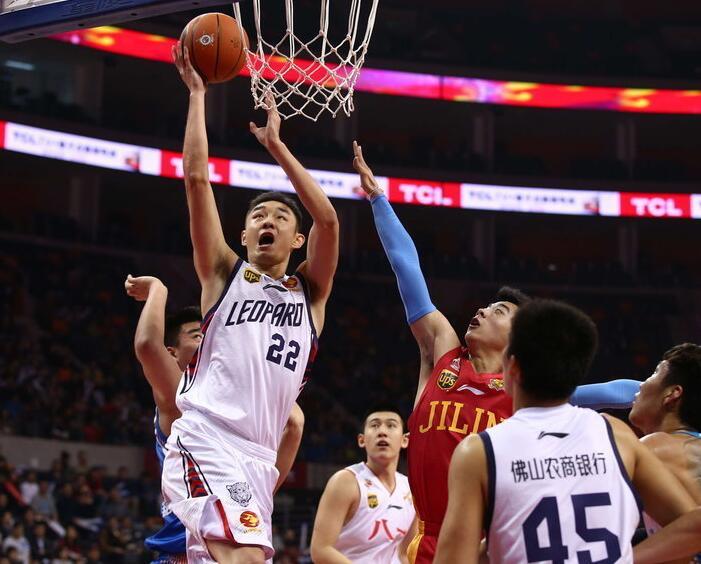 懂球译站 ｜ 英超想卫冕，为何这么难？（懂球译站 ｜ 英超卫冕之路，为何步步维艰？）