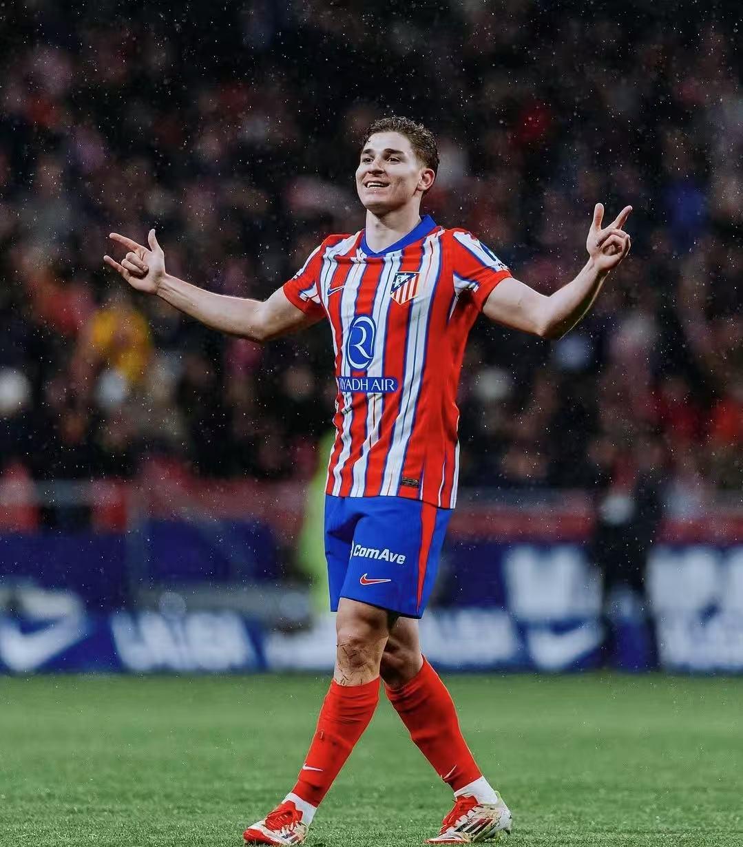 记者：曼联想3000万镑卖掉霍伊伦，在和潜在俱乐部谈判（记者：曼联为霍伊伦标价3000万镑，正与潜在俱乐部洽谈）