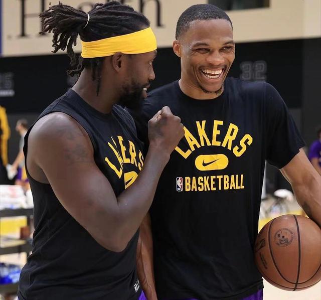 英媒：吉藤斯受伤后情况并不严重，将继续留在英格兰U21队（英媒：吉藤斯伤势不重，仍将留队随英格兰U21征战）