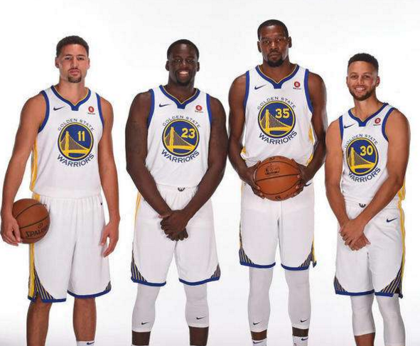 足球中超前锋获月最佳，进球效率惊人（中超锋霸当选月度最佳，破门效率爆表）