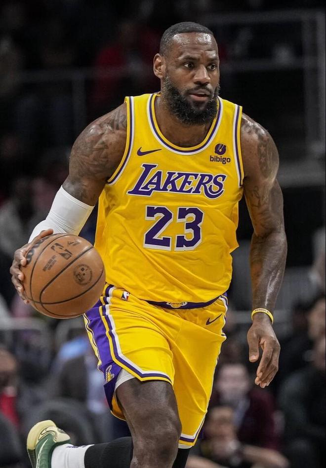 吴曦：如果一个评论能够影响一个球员，那么他的内心不够强大（吴曦：真正强大的球员不会被评论左右）