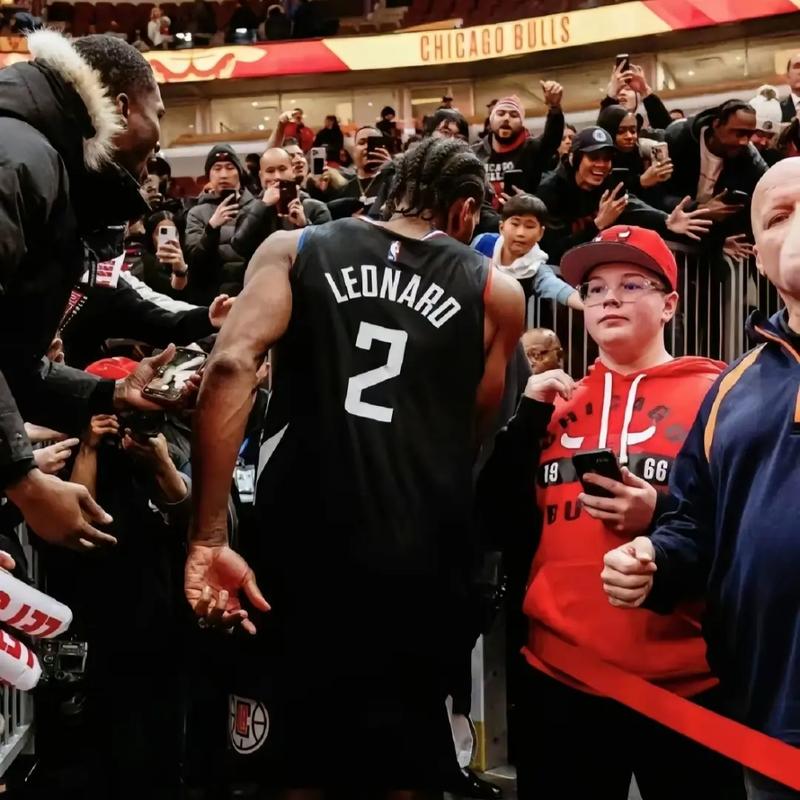 每体：莱万经纪人扎哈维与拉波尔塔以及弗里克在伦敦会面（每体：莱万经纪人扎哈维在伦敦与拉波尔塔、弗里克会晤）