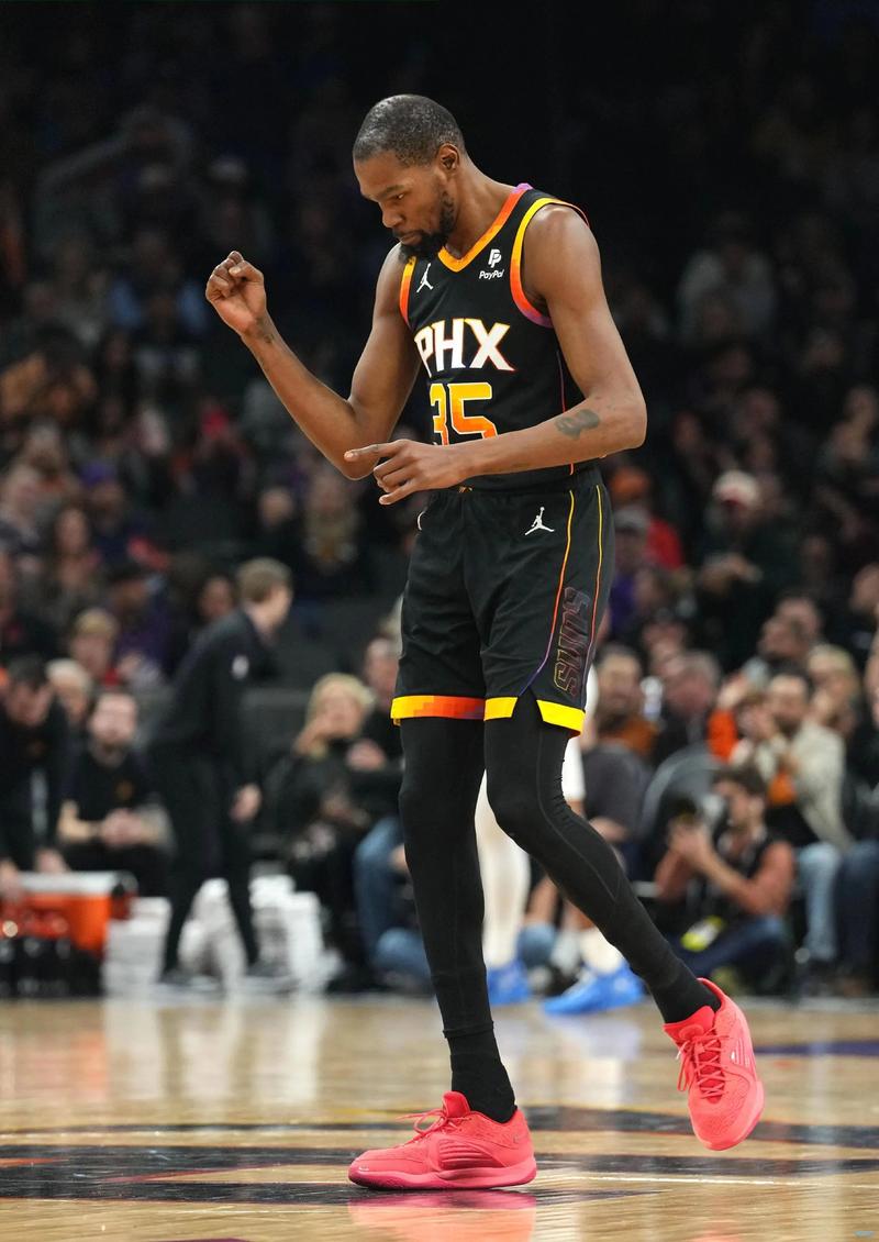 记者：曼联很乐观能成功签下谢什科，英力士已批准了这笔转会（记者称英力士已放行交易，曼联看好敲定谢什科）