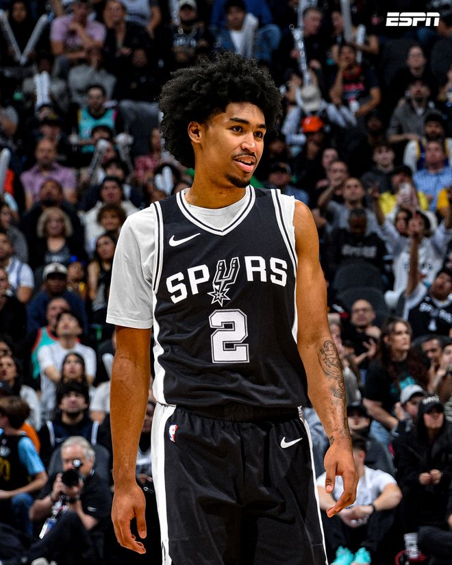 劳塔罗本赛季34次射门意甲第三，6次错失绝佳机会数意甲第二（劳塔罗本季34次射门居意甲第3，6次错失绝佳机会列第2）