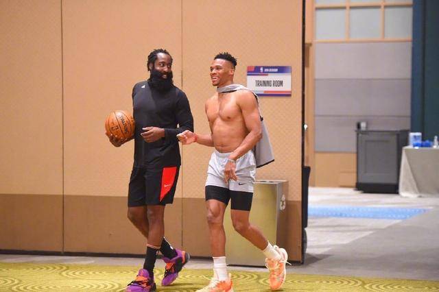 100球和300球也在国家队，姆巴佩职业生涯已打进400球（姆巴佩生涯破400球里程碑：第100球与第300球同样来自国家队）