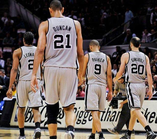 李凯尔更新社媒：没有任何变化，我依旧还在这里！（李凯尔社媒发声：一切如常，我依旧在这儿！）