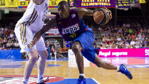 卡什：今夏只想留在维拉；还在找对象，波兰女生请私信我（卡什表态今夏只留维拉；仍在寻觅另一半，欢迎波兰女生私信）