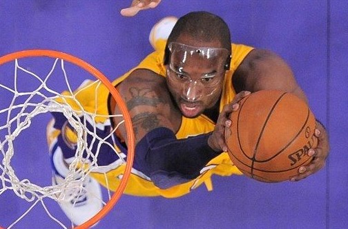 卢宁：不认为我拯救了阿隆索，球队新老交替需要适应很正常（卢宁：谈不上拯救阿隆索，球队新老交替的适应期很正常）