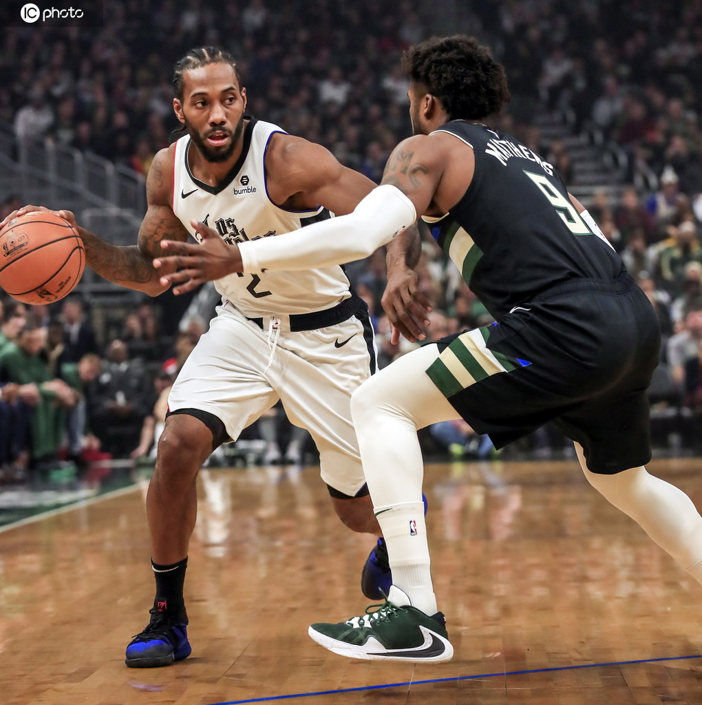 点射得分，凯文-迪克斯成为历史首位在德甲进球的印尼球员（凯文-迪克斯点球破门，成德甲史上首位进球的印尼球员）