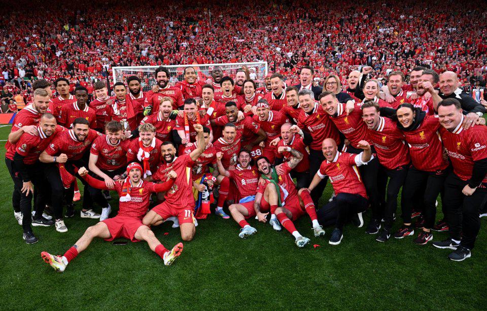 巴萨官方：美国服装品牌AMIRI成为俱乐部官方正装合作伙伴（巴萨官宣AMIRI成俱乐部官方正装合作伙伴）